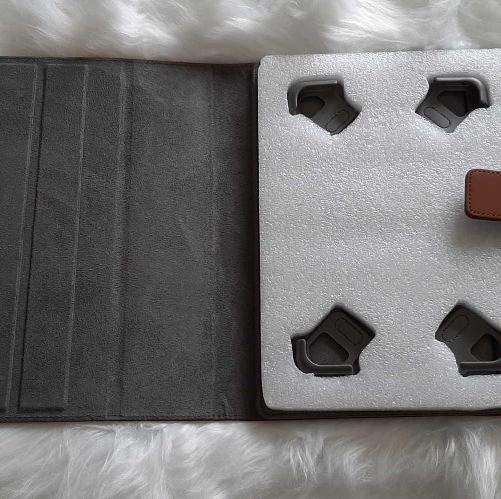 TABLET CASE - Picture 4 of 7